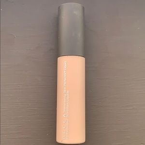 Becca Liquid Highlighter in Champagne Pop